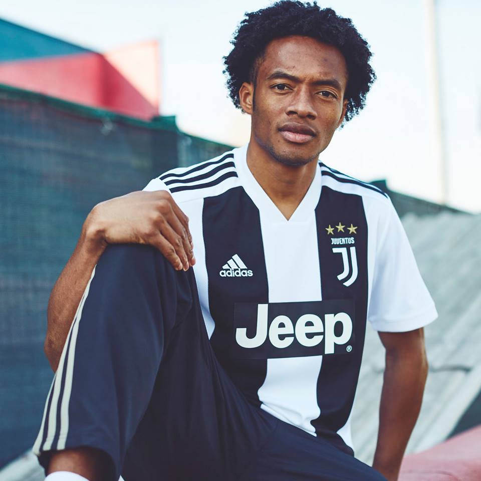 Cuadrado com a camisa da Juventus 2018-2019