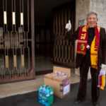 Roma distribui remédio e comida para torcedores acima de 75 anos
