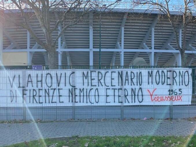 Vlahovic na Juventus faixas protesto 2