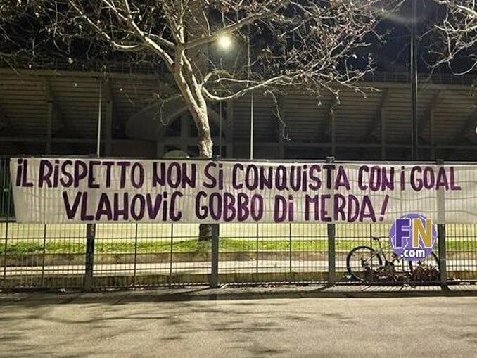 Vlahovic na Juventus faixas protesto