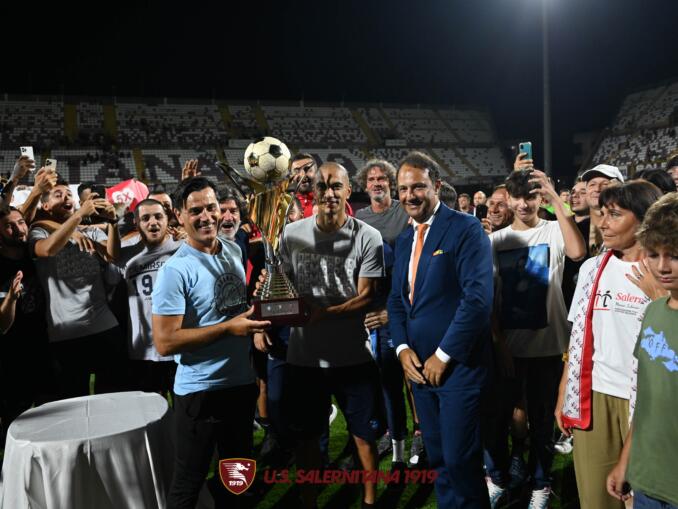 Adana Demirspor troféu angelo ievorlino