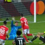Em novo naufrágio na Champions League, Juventus se agarra nos reforços que não jogaram