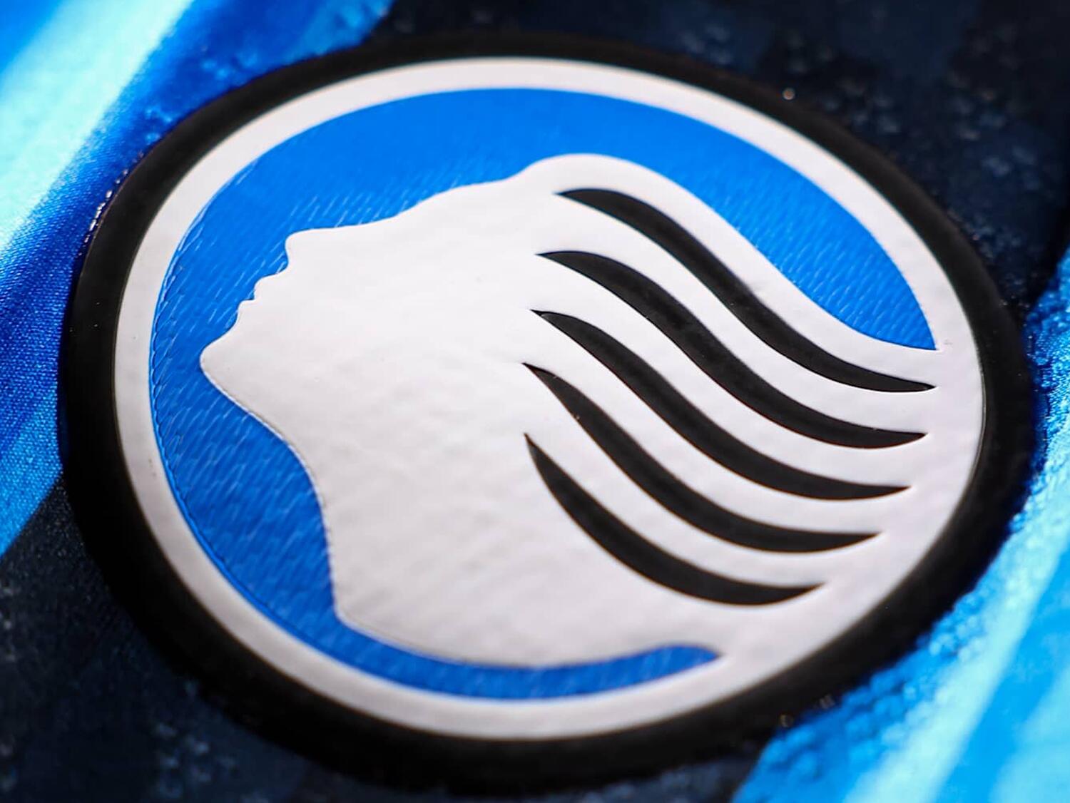 Camisa da Atalanta New Balance novo escudo 2026-2027