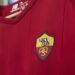 Roma apresenta camisa especial para o derby com a Lazio e resgata escudo clássico